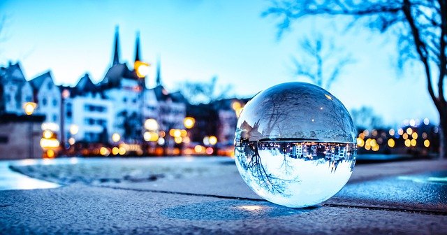 Evi Terk Eden Koca Boşanma Davası Açabilir mi?